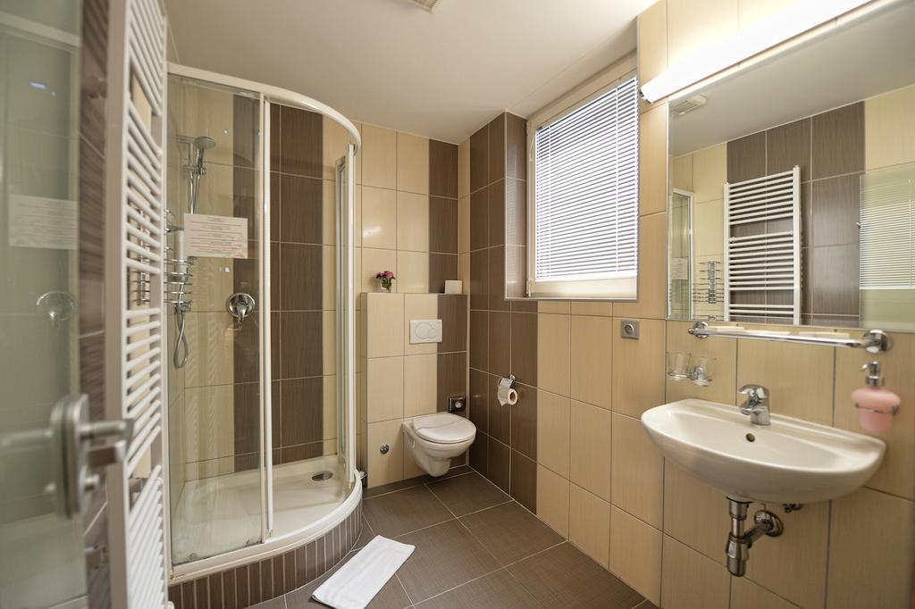 ברנו Hotel Vaka מראה חיצוני תמונה