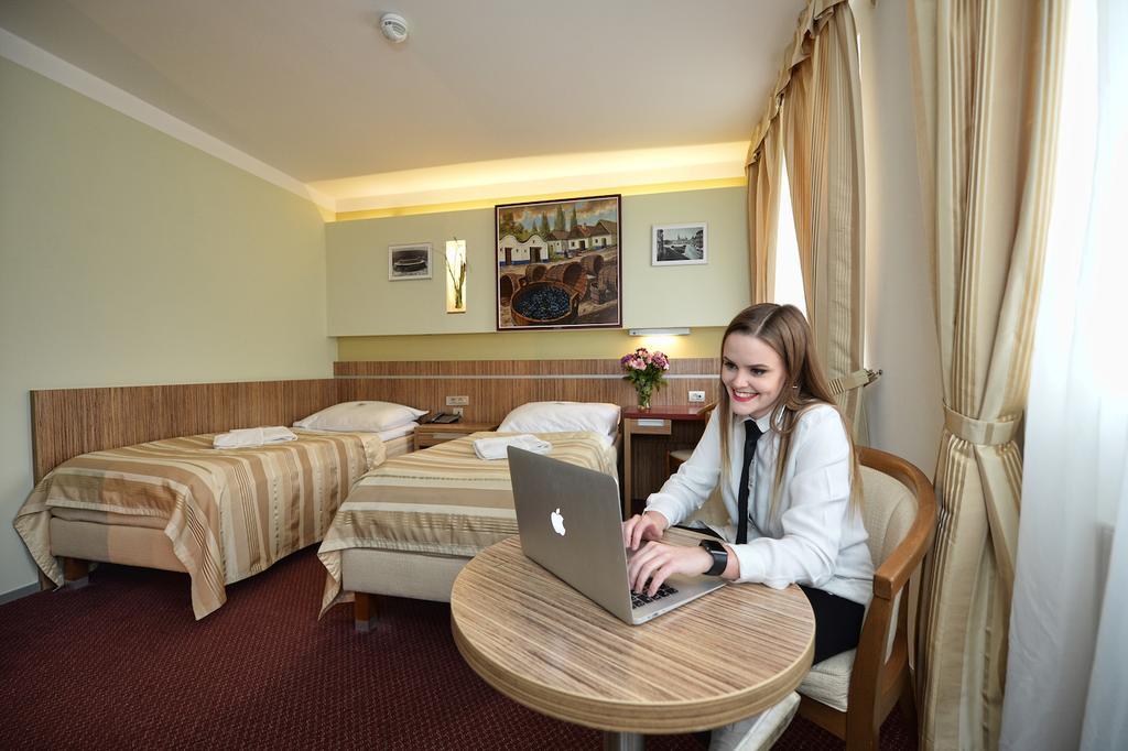 ברנו Hotel Vaka מראה חיצוני תמונה